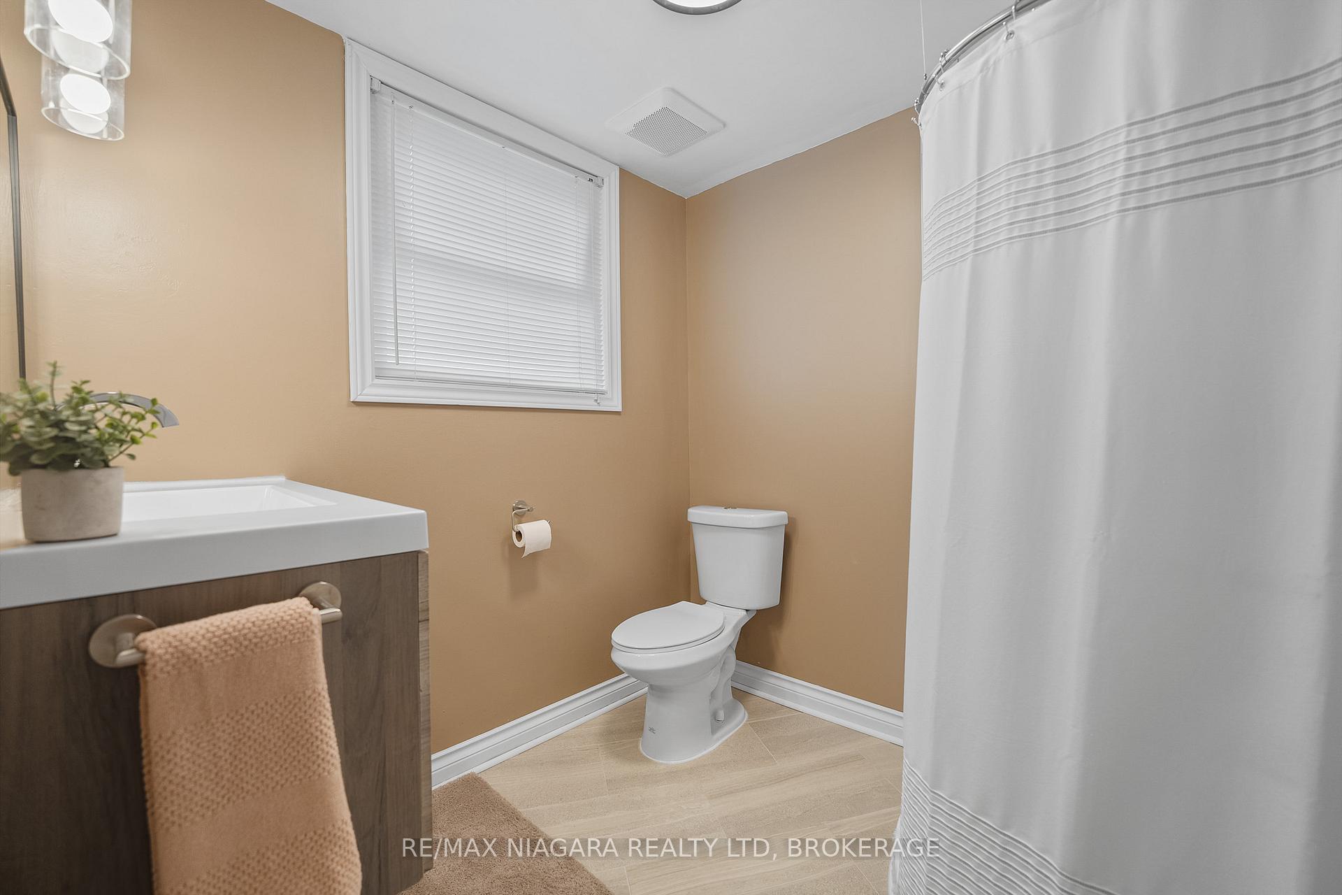 Photo 35 of 25 Oakmount Drive, St. Catharines, Glendale/Glenridge — HOMEH