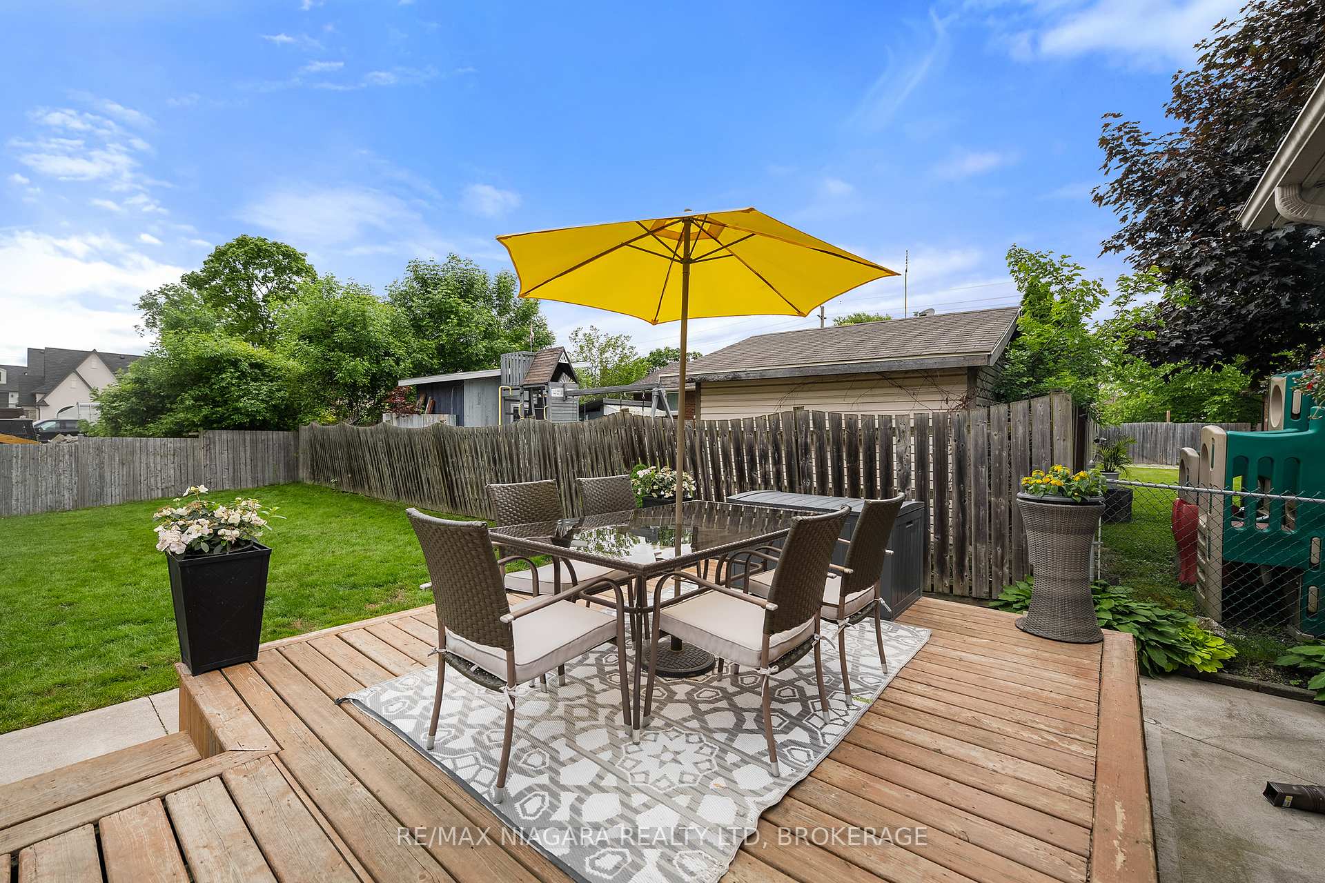 Photo 40 of 25 Oakmount Drive, St. Catharines, Glendale/Glenridge — HOMEH