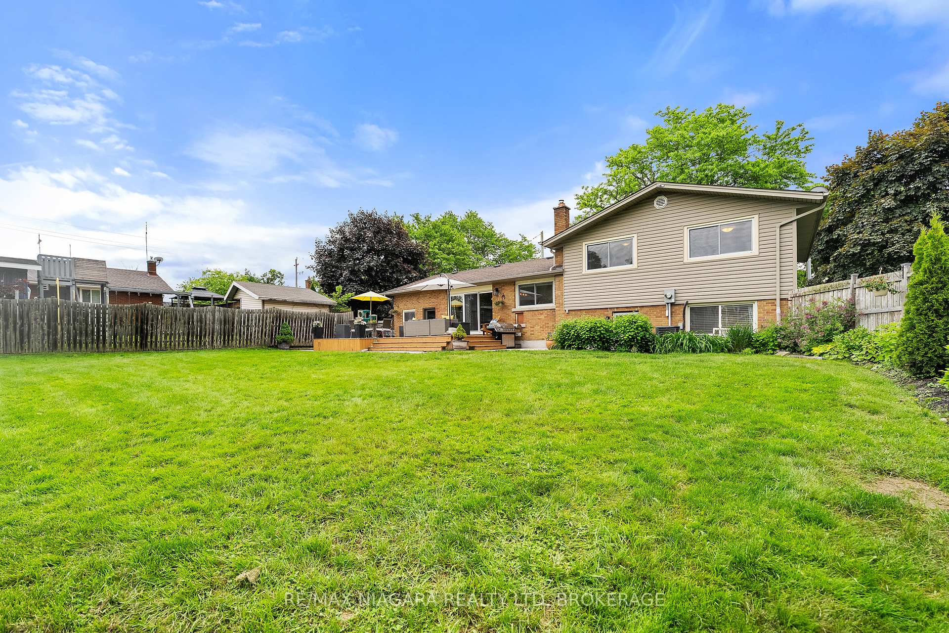 Photo 46 of 25 Oakmount Drive, St. Catharines, Glendale/Glenridge — HOMEH