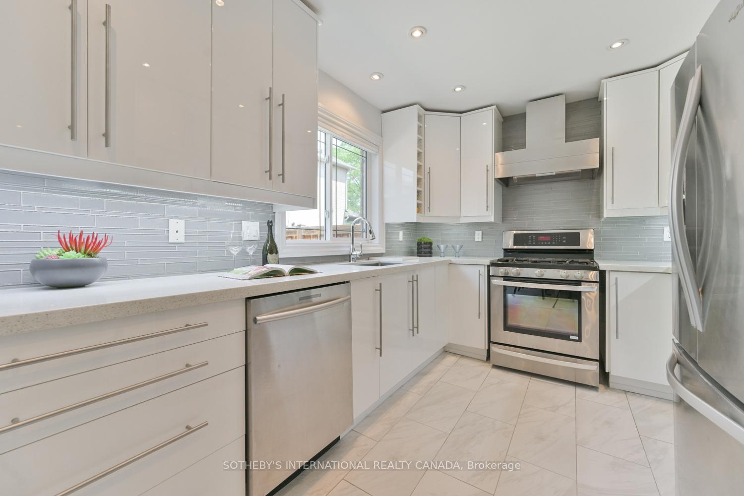 Photo 10 of 50 Comoq Avenue, Vaughan, Vellore Village — HOMEH