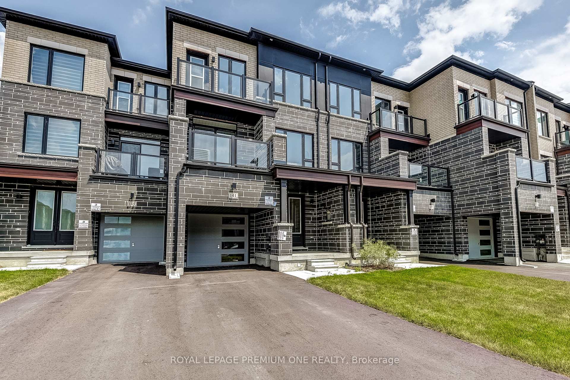 Photo 11 of 141 Tennant Circle, Vaughan, Vellore Village — HOMEH