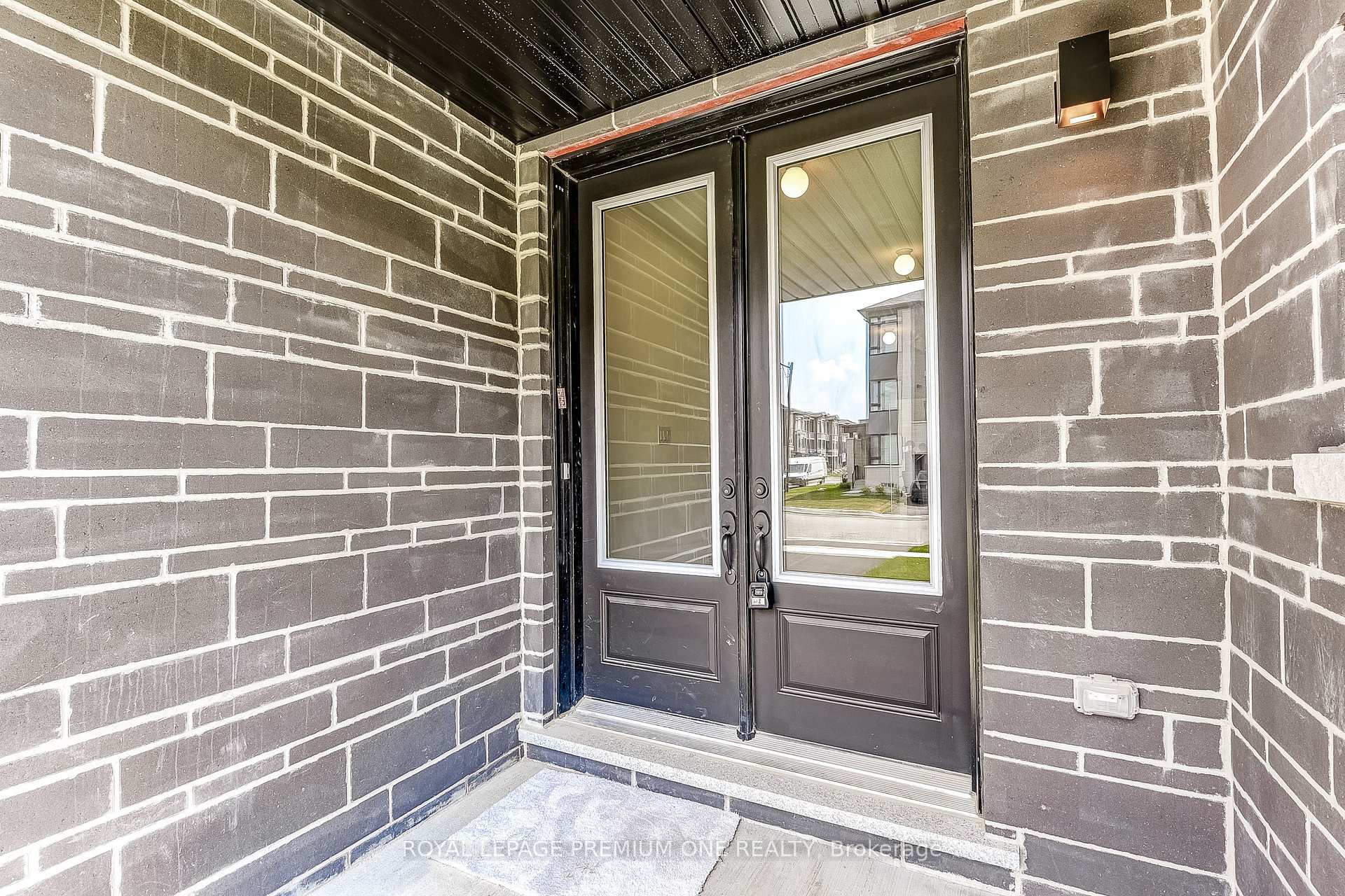 Photo 13 of 141 Tennant Circle, Vaughan, Vellore Village — HOMEH