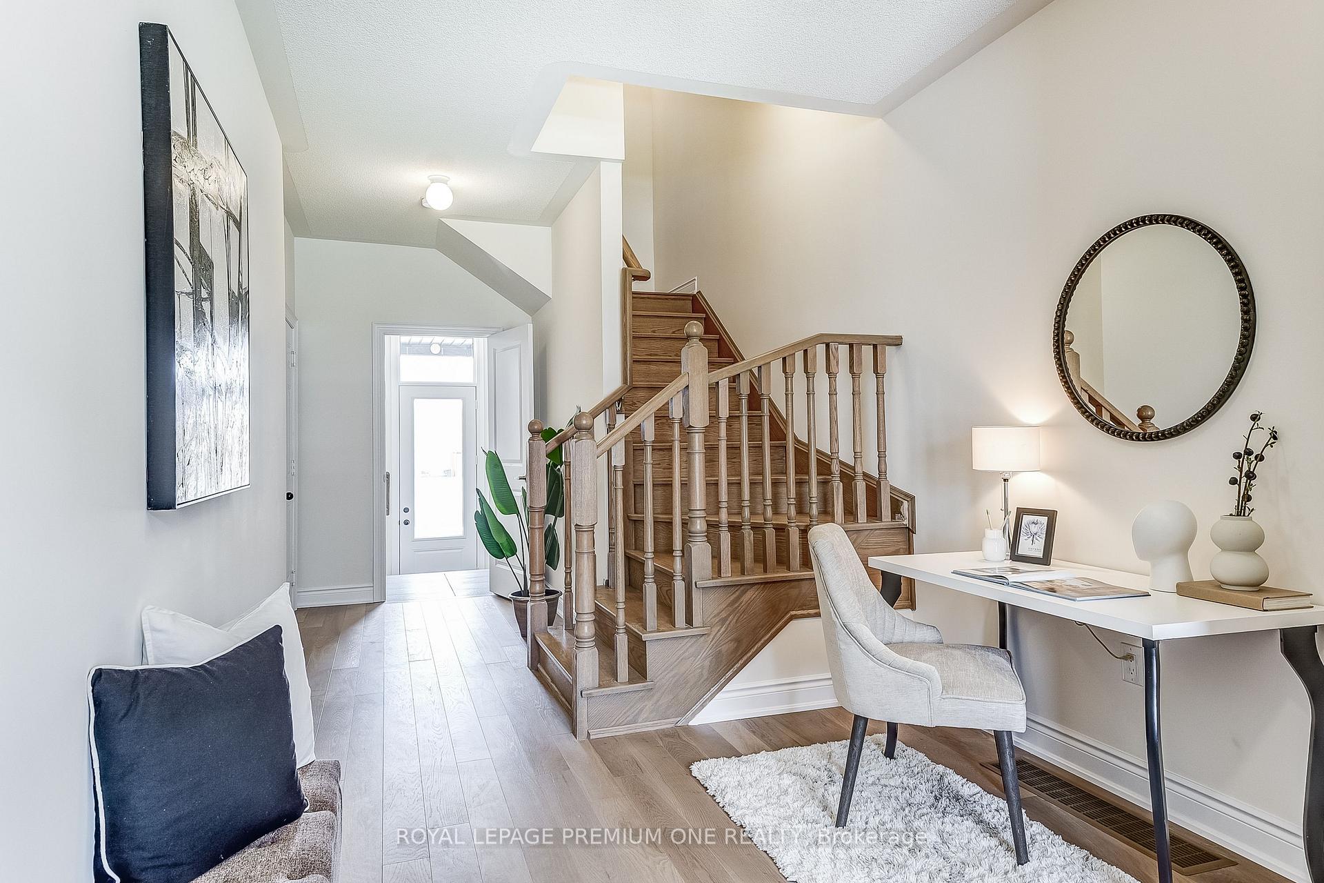 Photo 3 of 141 Tennant Circle, Vaughan, Vellore Village — HOMEH