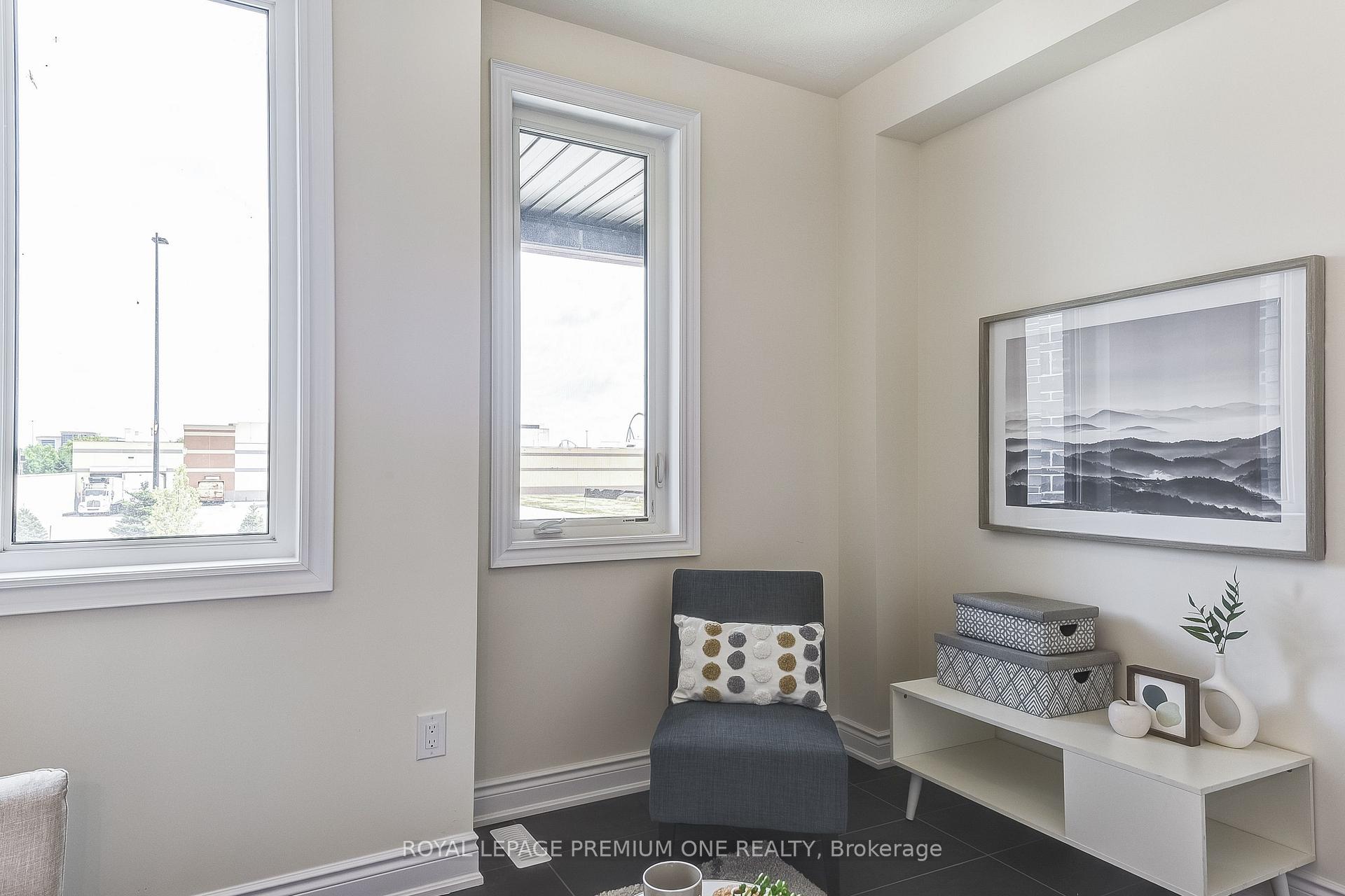 Photo 5 of 141 Tennant Circle, Vaughan, Vellore Village — HOMEH