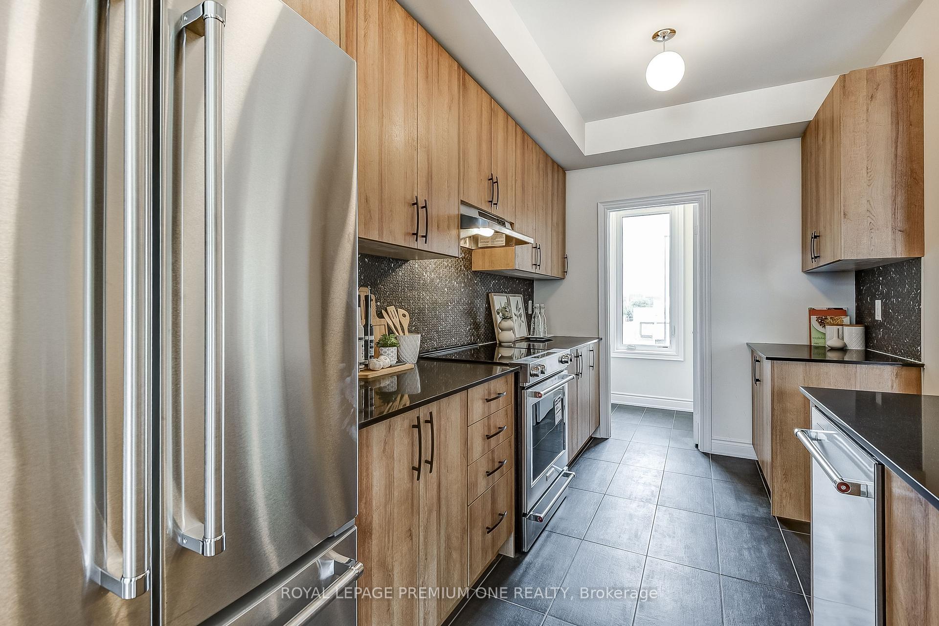 Photo 25 of 141 Tennant Circle, Vaughan, Vellore Village — HOMEH