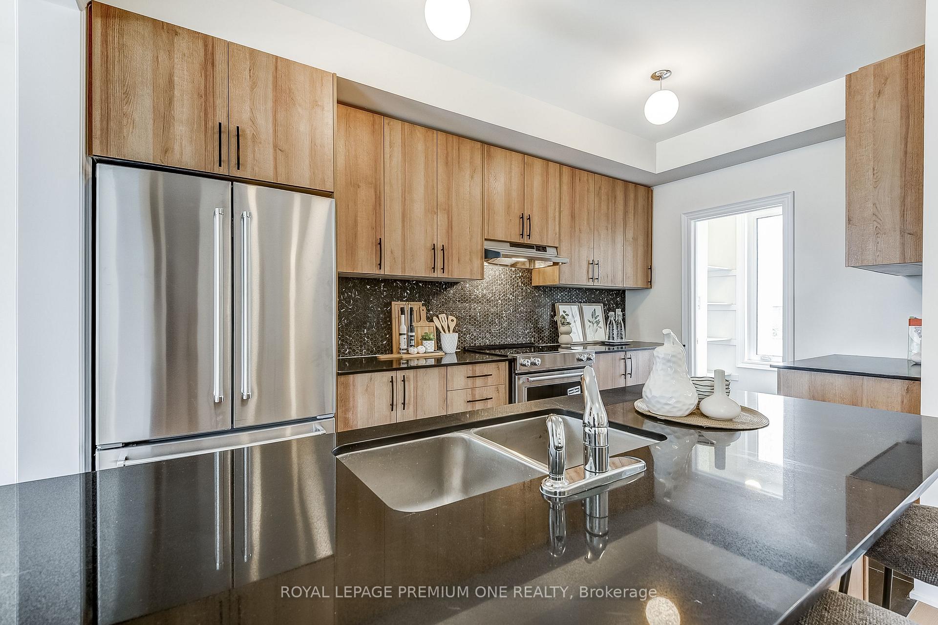 Photo 20 of 141 Tennant Circle, Vaughan, Vellore Village — HOMEH