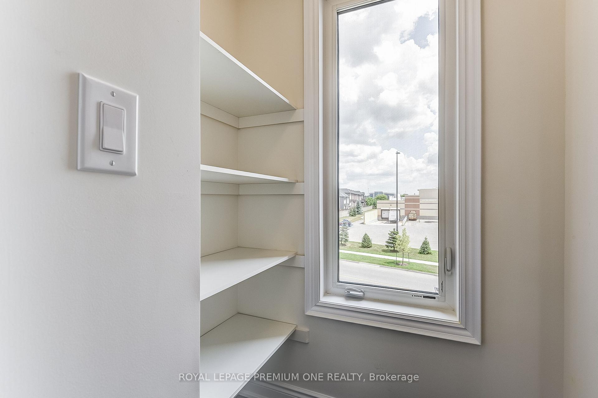 Photo 17 of 141 Tennant Circle, Vaughan, Vellore Village — HOMEH