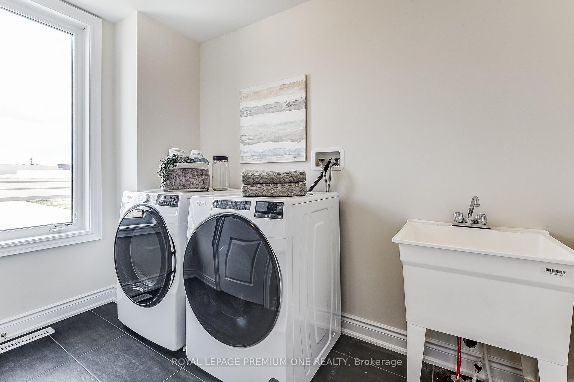 Photo 16 of 141 Tennant Circle, Vaughan, Vellore Village — HOMEH