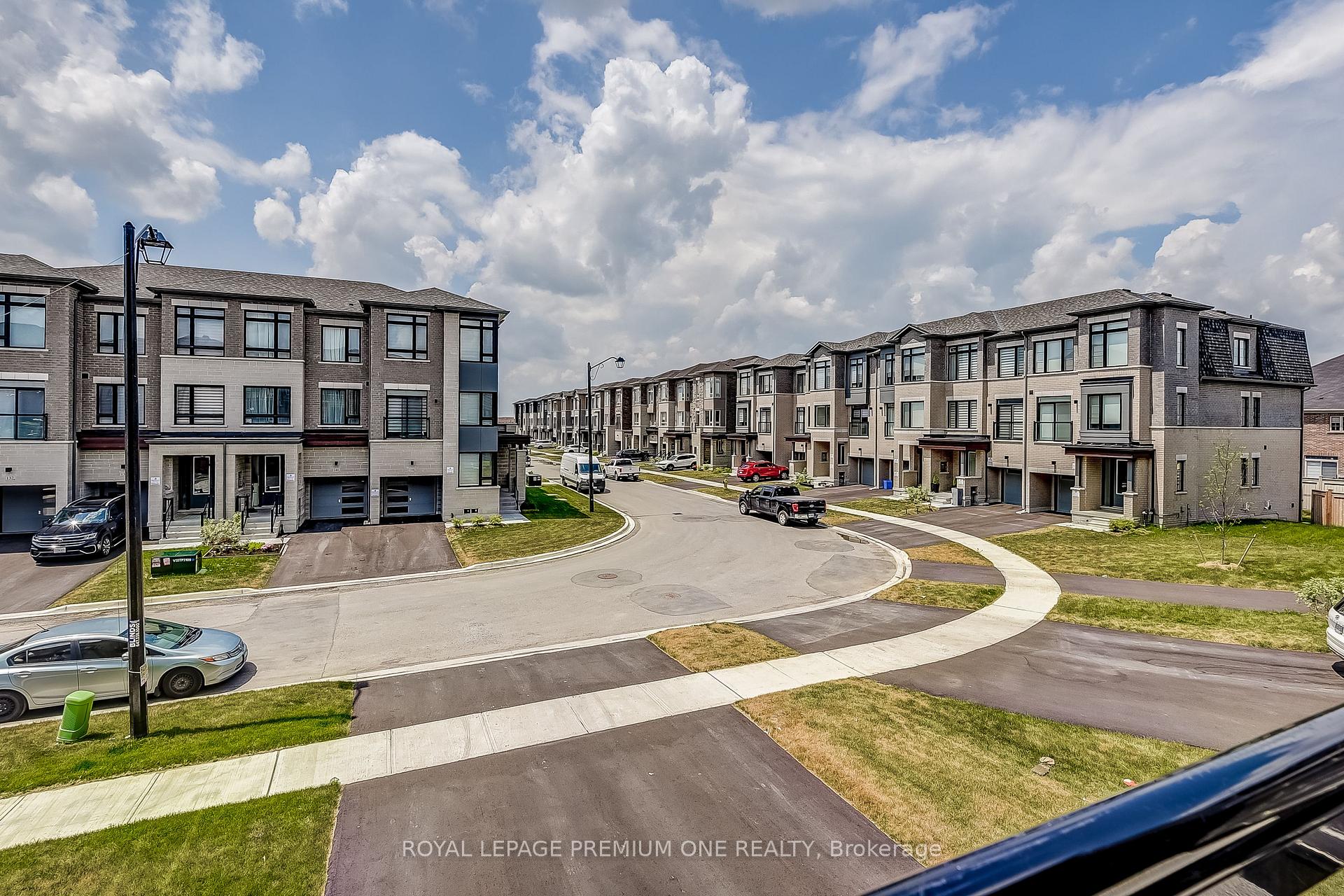 Photo 35 of 141 Tennant Circle, Vaughan, Vellore Village — HOMEH