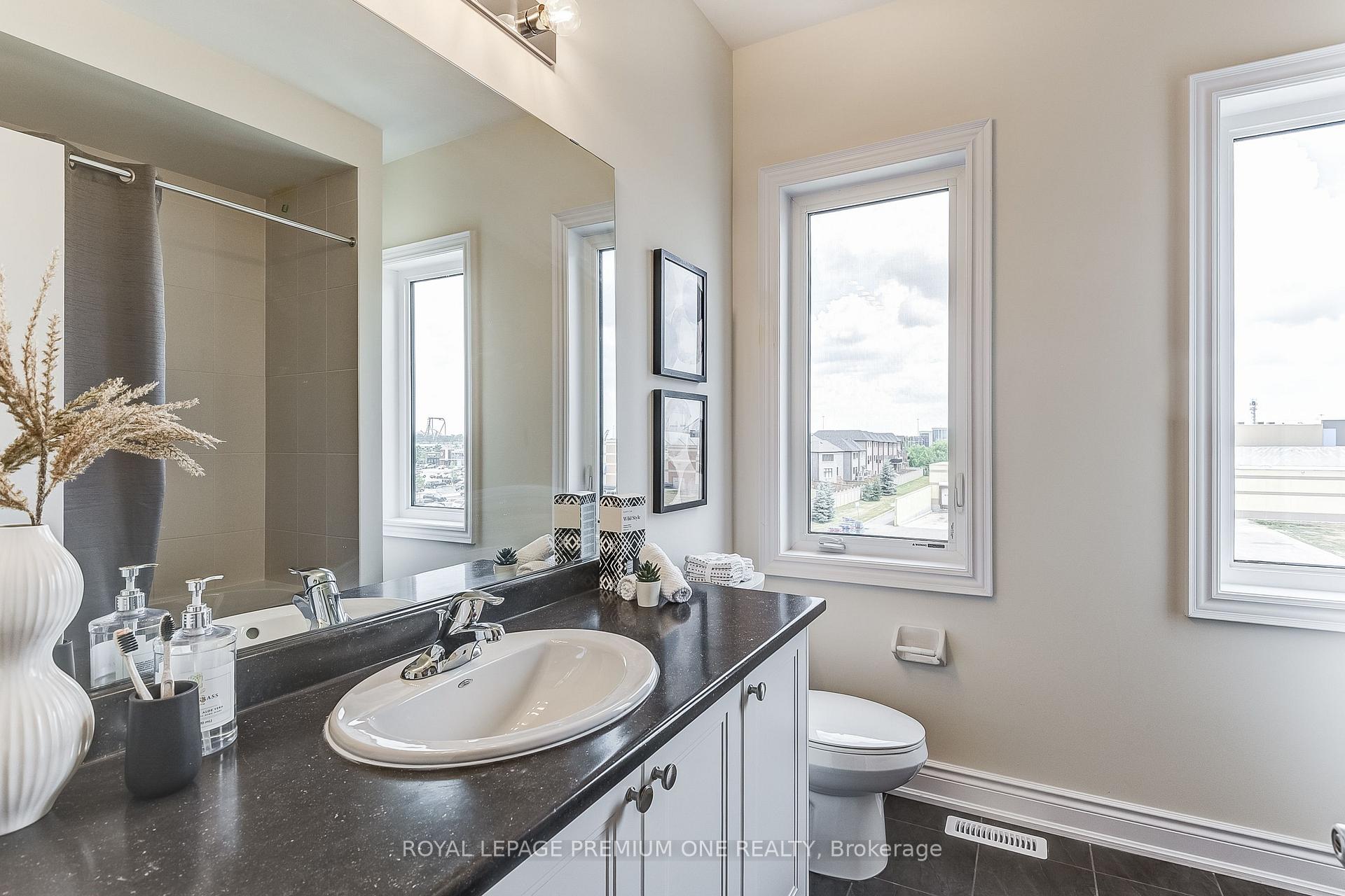 Photo 32 of 141 Tennant Circle, Vaughan, Vellore Village — HOMEH