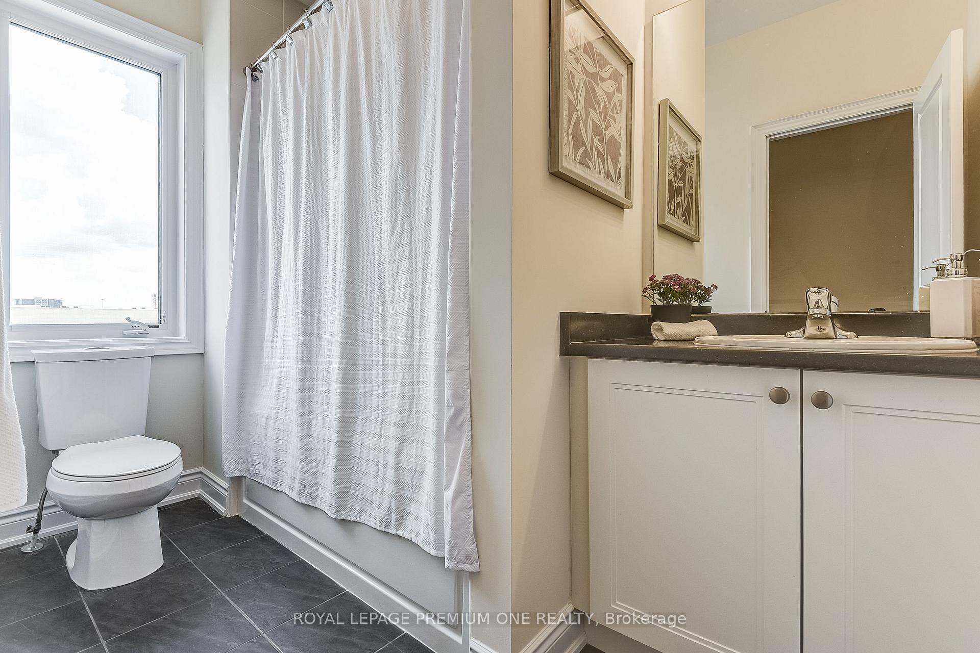 Photo 39 of 141 Tennant Circle, Vaughan, Vellore Village — HOMEH