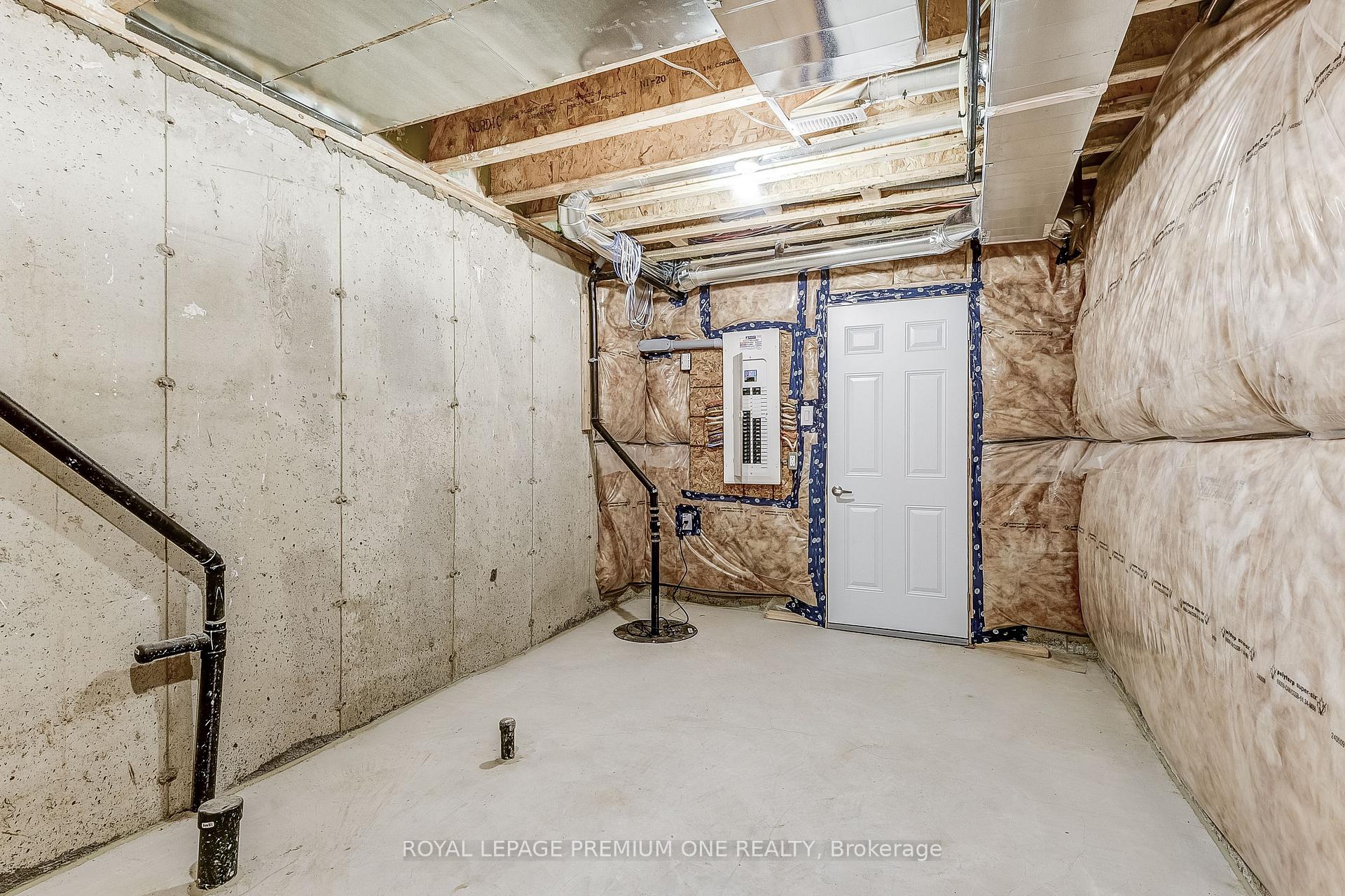 Photo 46 of 141 Tennant Circle, Vaughan, Vellore Village — HOMEH