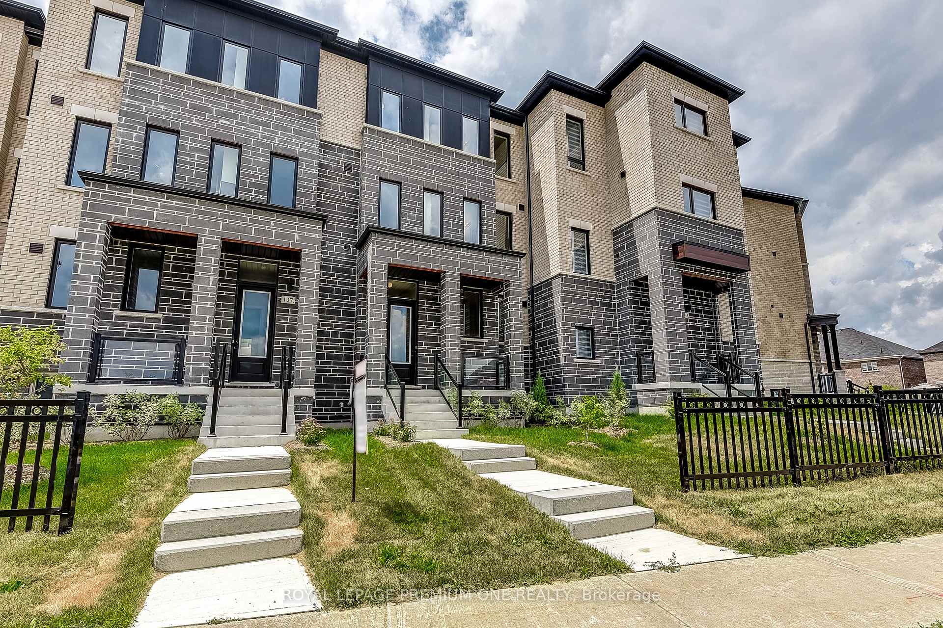 Photo 41 of 141 Tennant Circle, Vaughan, Vellore Village — HOMEH