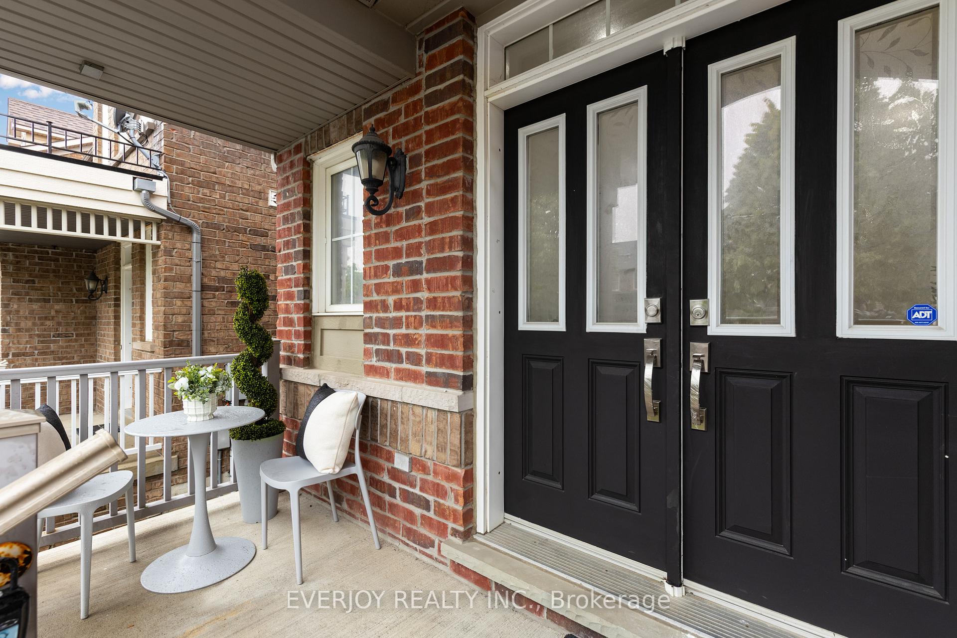 Photo 3 of 20 Wintam Place, Markham, Victoria Square — HOMEH