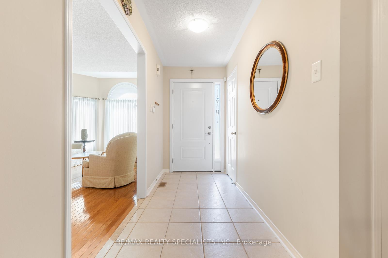 Photo 3 of 27 Bowman Street, Halton Hills, Georgetown — HOMEH
