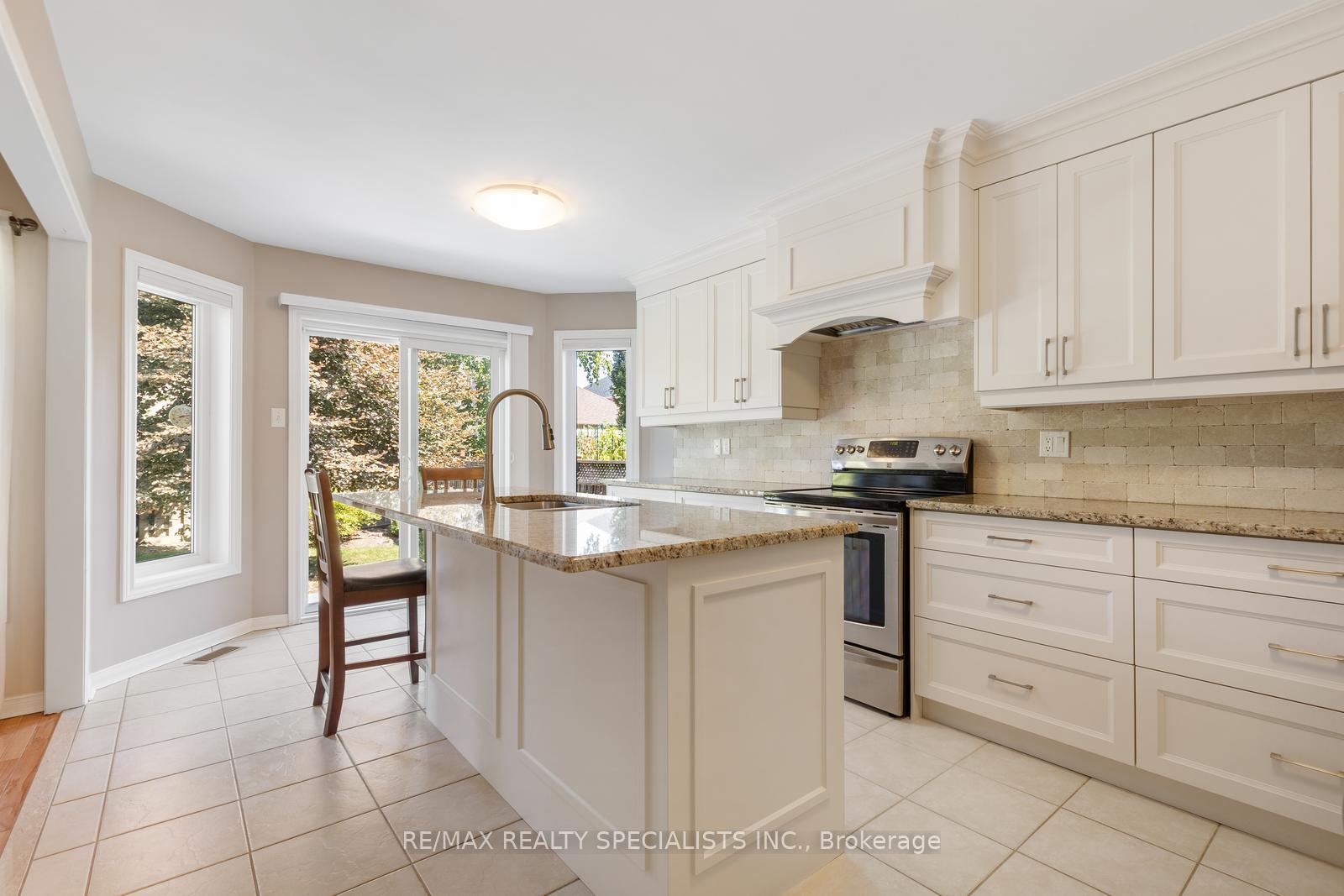 Photo 6 of 27 Bowman Street, Halton Hills, Georgetown — HOMEH