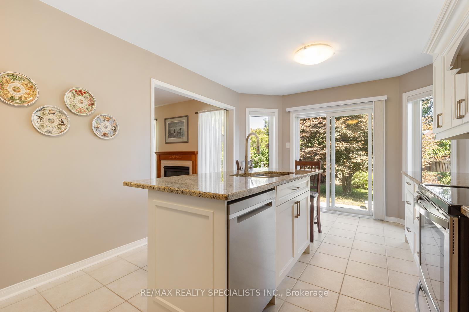 Photo 4 of 27 Bowman Street, Halton Hills, Georgetown — HOMEH