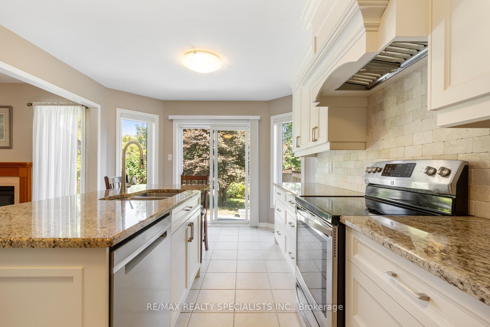 Photo 8 of 27 Bowman Street, Halton Hills, Georgetown — HOMEH