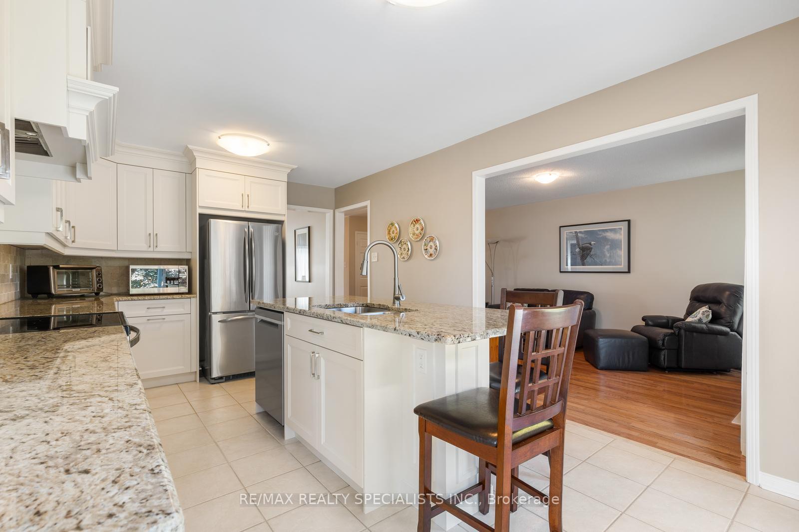 Photo 12 of 27 Bowman Street, Halton Hills, Georgetown — HOMEH