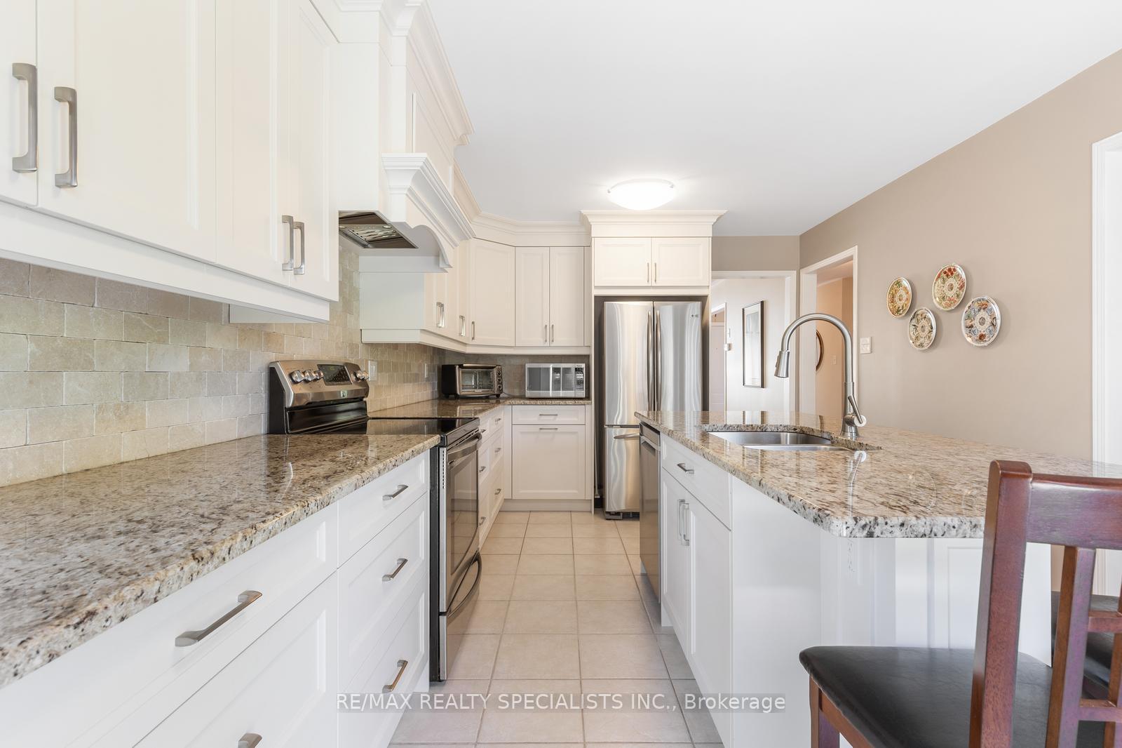Photo 5 of 27 Bowman Street, Halton Hills, Georgetown — HOMEH