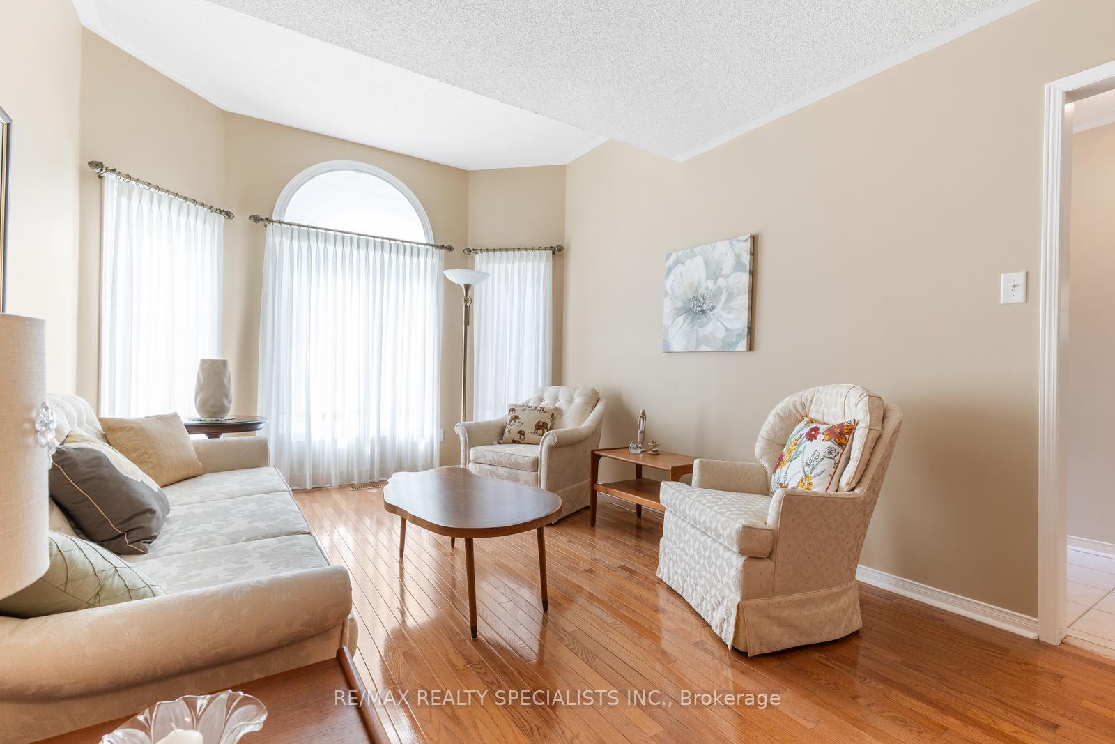 Photo 7 of 27 Bowman Street, Halton Hills, Georgetown — HOMEH