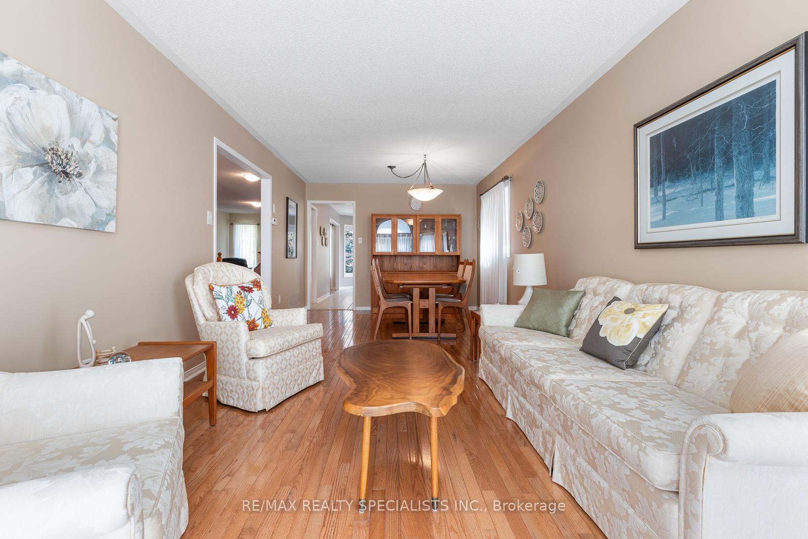 Photo 9 of 27 Bowman Street, Halton Hills, Georgetown — HOMEH