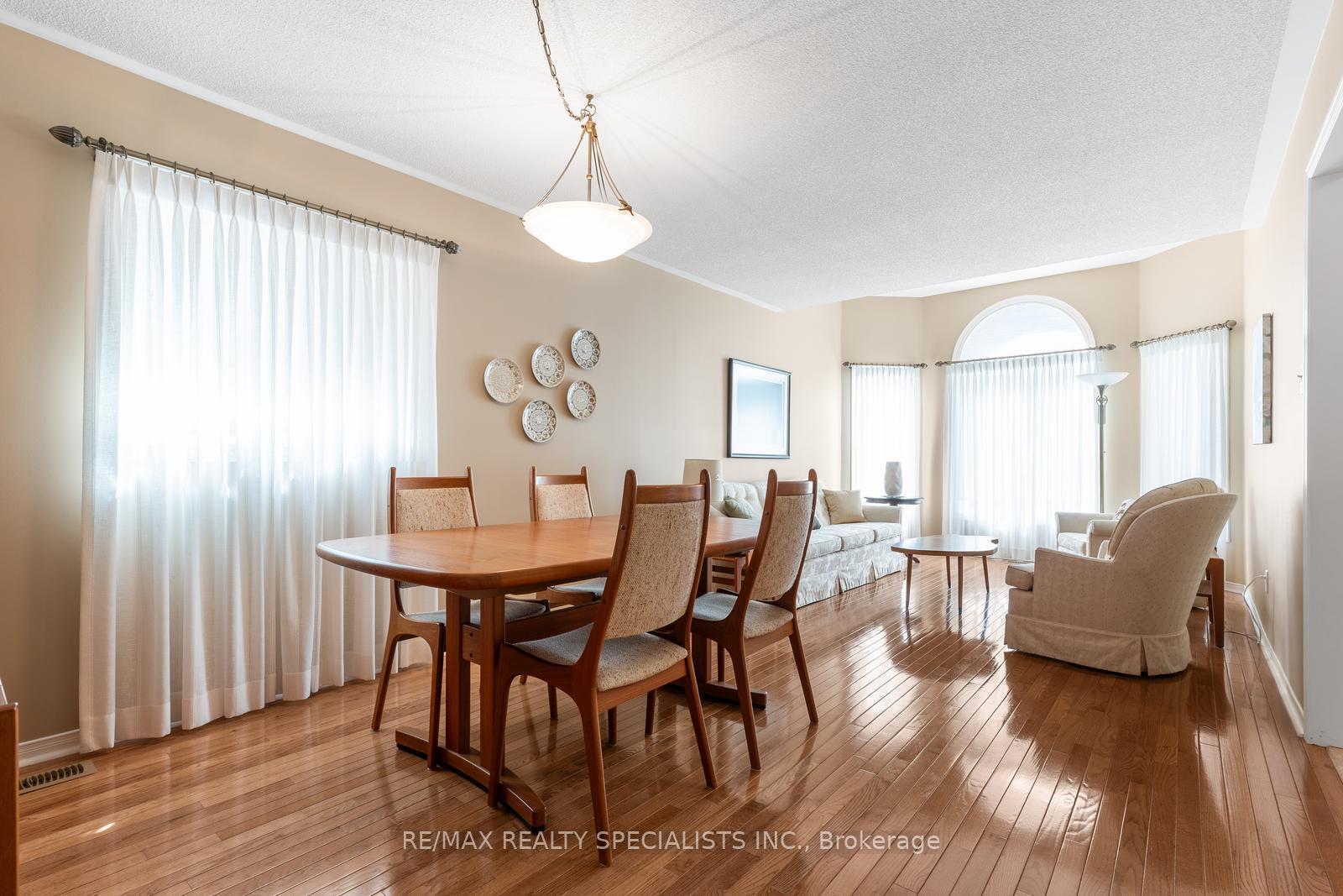 Photo 11 of 27 Bowman Street, Halton Hills, Georgetown — HOMEH
