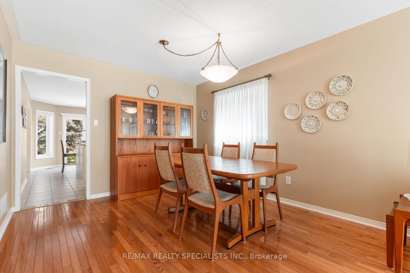 Photo 10 of 27 Bowman Street, Halton Hills, Georgetown — HOMEH