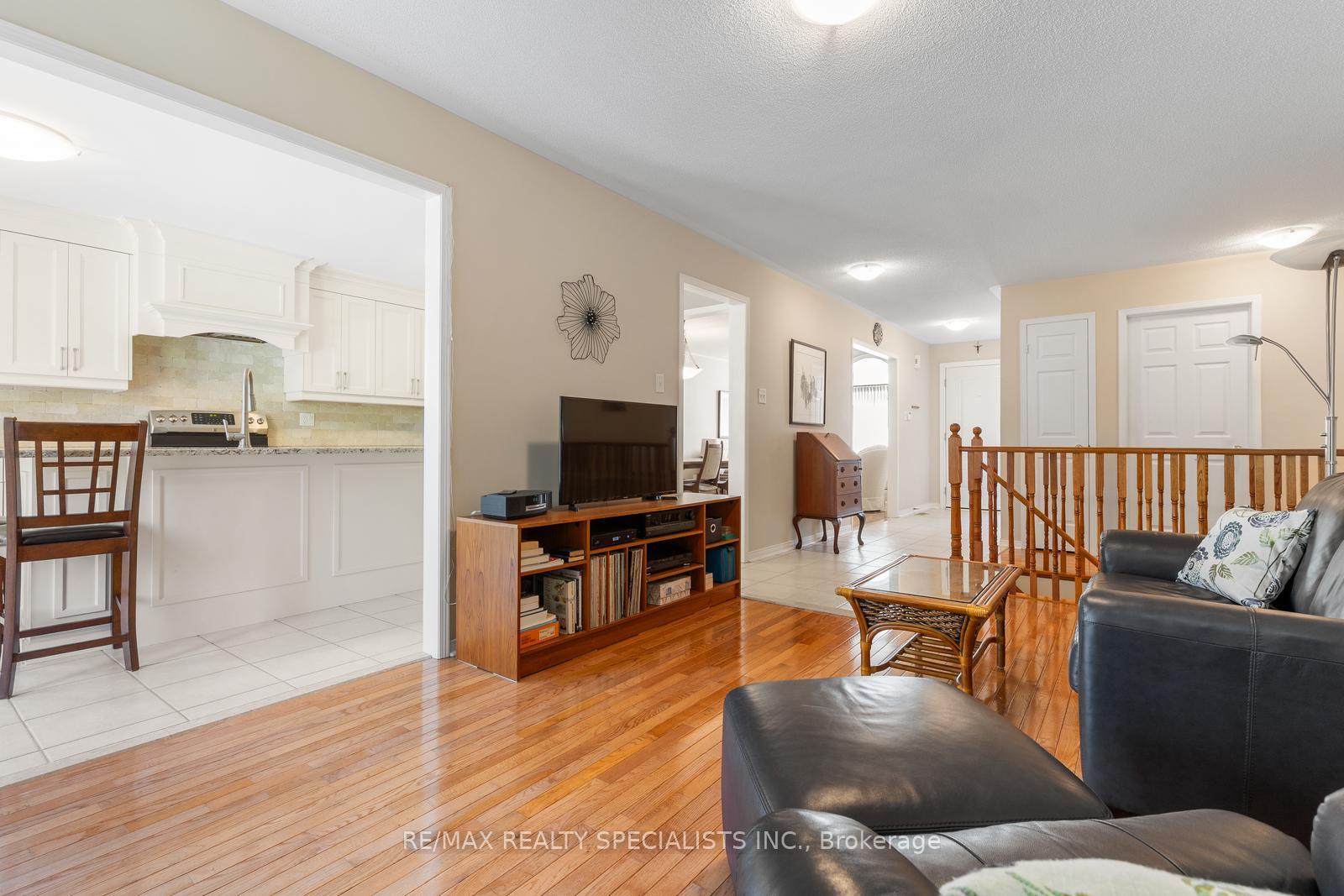Photo 23 of 27 Bowman Street, Halton Hills, Georgetown — HOMEH