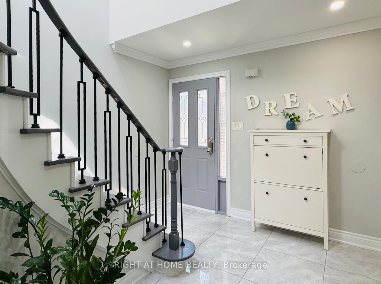 Photo 4 of 96 Irenemount Crescent, Markham, Middlefield — HOMEH