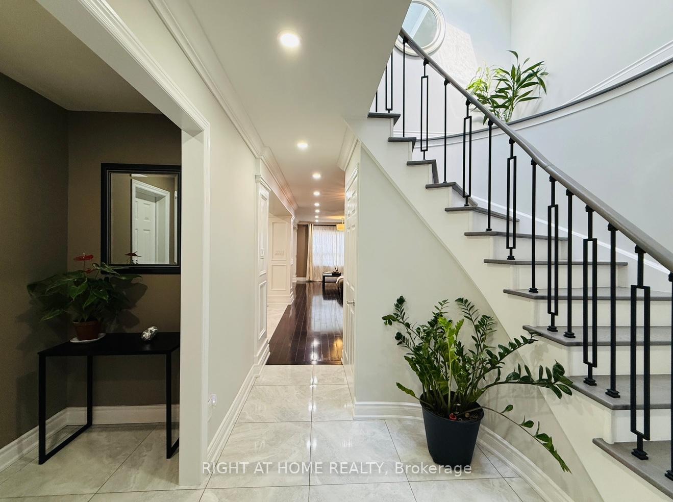 Photo 3 of 96 Irenemount Crescent, Markham, Middlefield — HOMEH