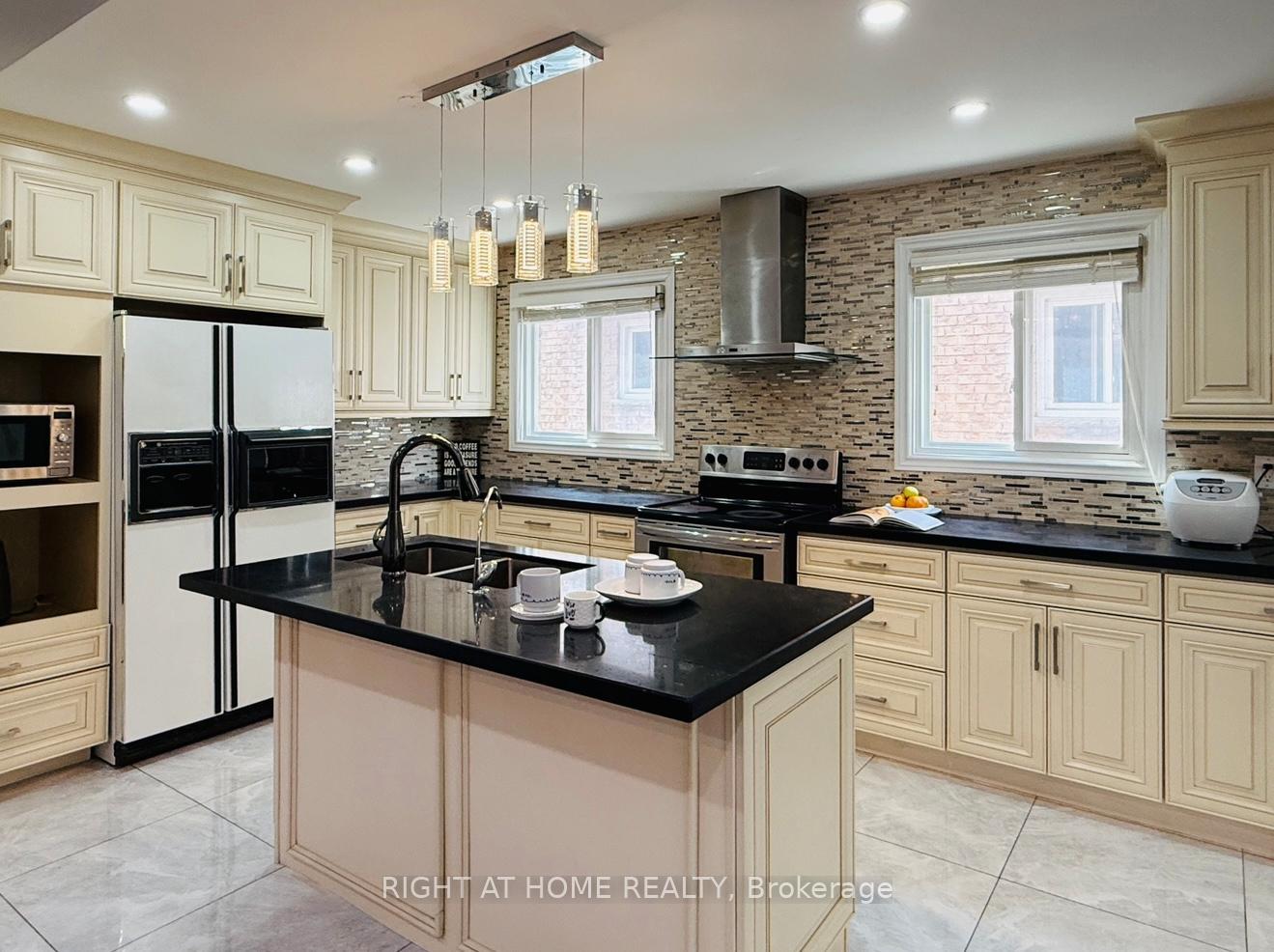 Photo 15 of 96 Irenemount Crescent, Markham, Middlefield — HOMEH