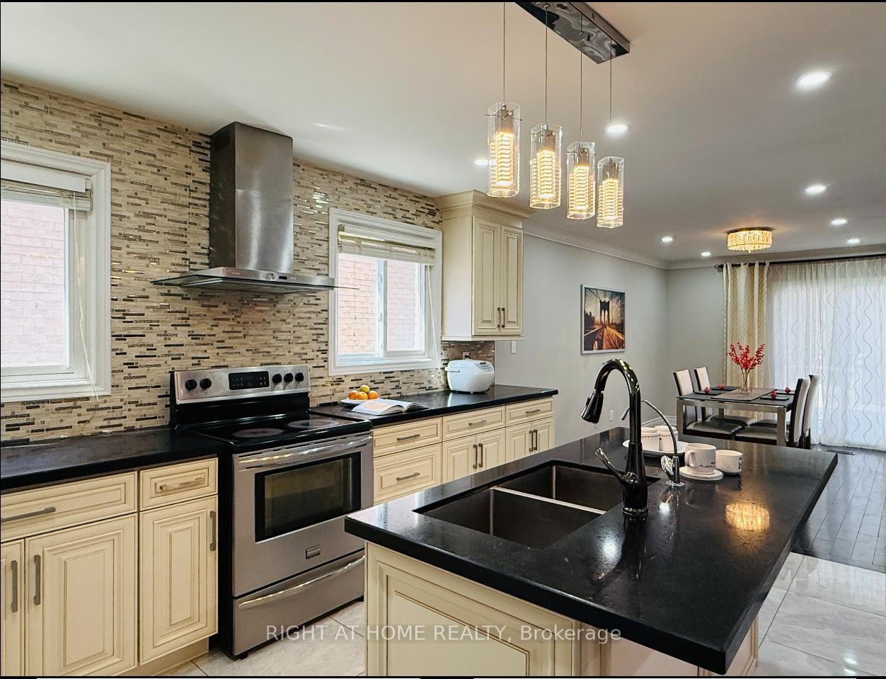 Photo 6 of 96 Irenemount Crescent, Markham, Middlefield — HOMEH