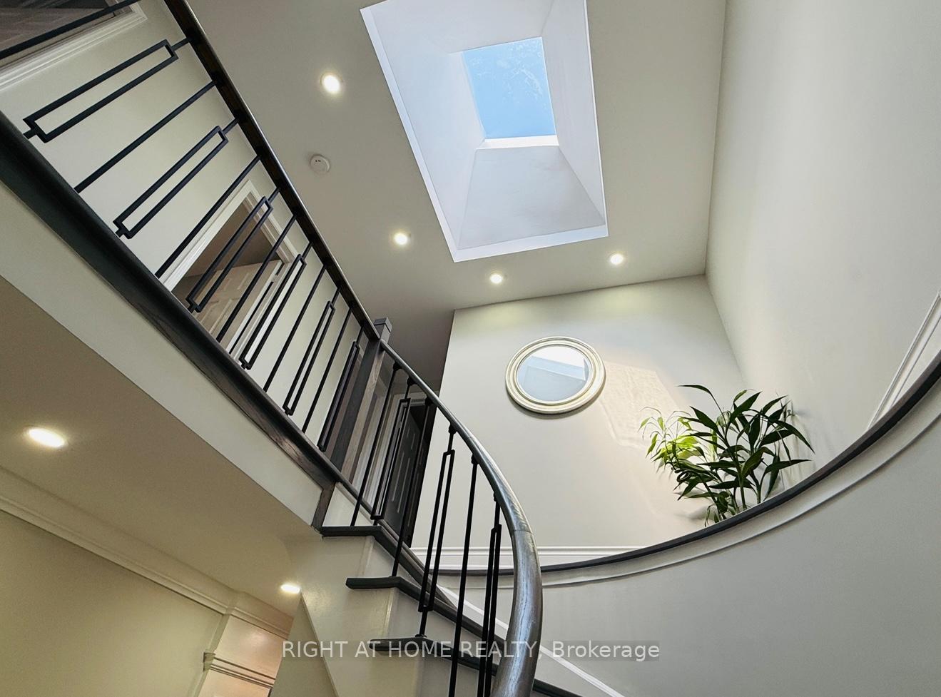 Photo 9 of 96 Irenemount Crescent, Markham, Middlefield — HOMEH