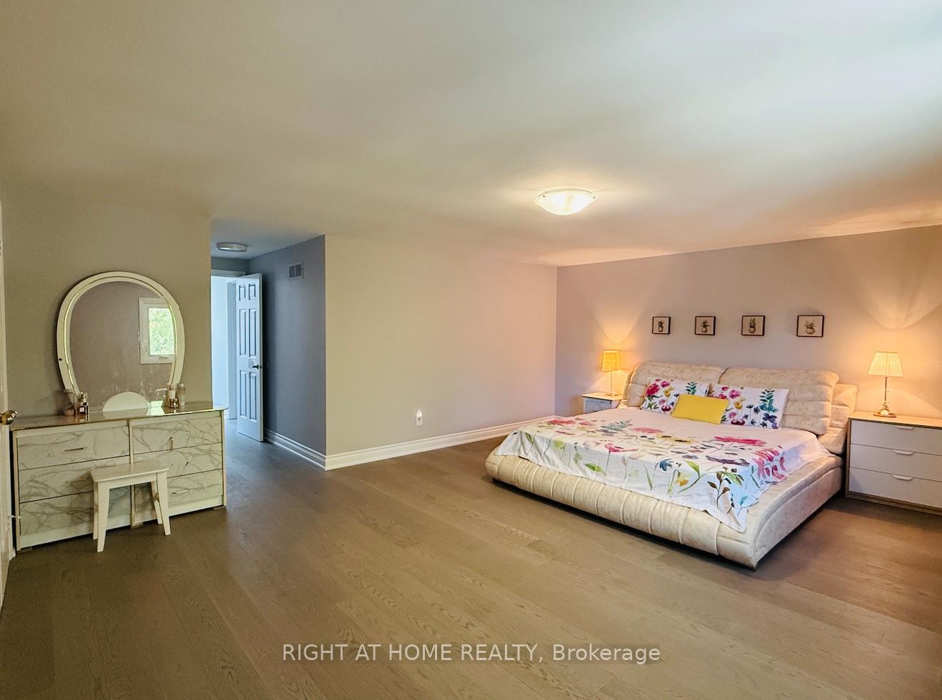 Photo 18 of 96 Irenemount Crescent, Markham, Middlefield — HOMEH