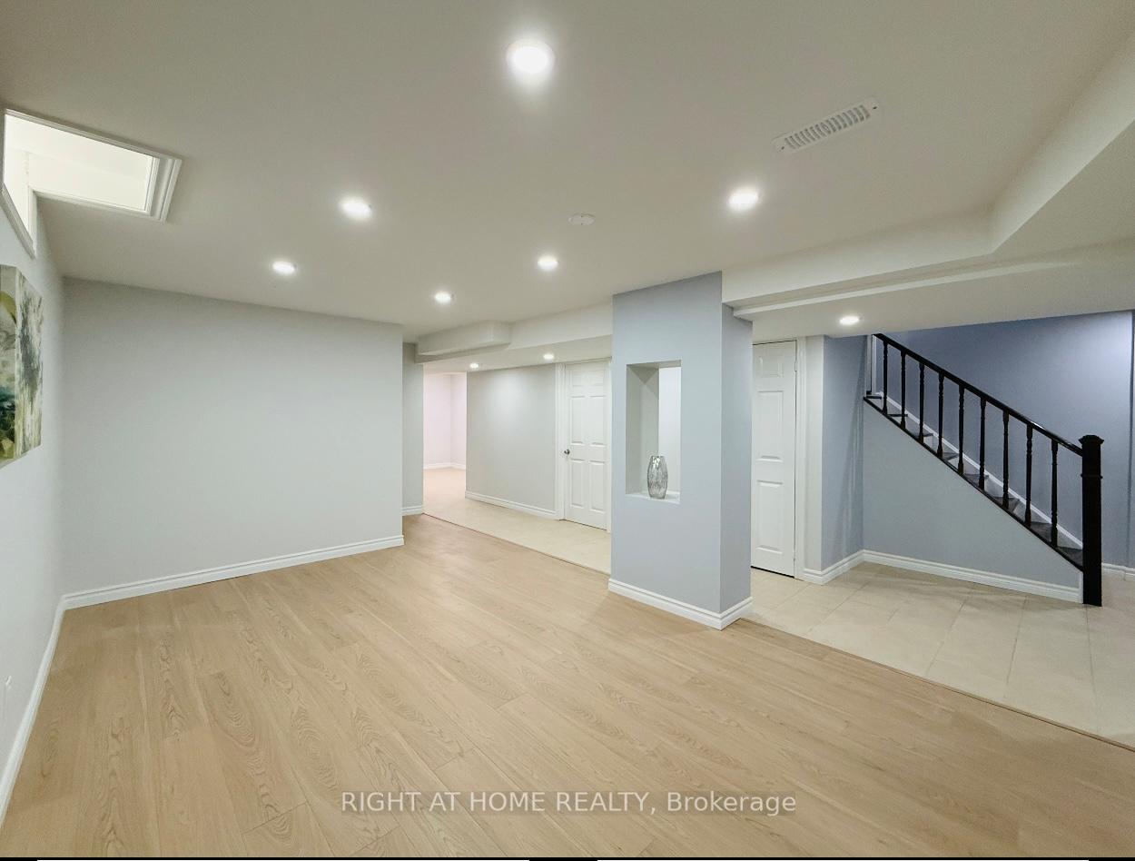 Photo 28 of 96 Irenemount Crescent, Markham, Middlefield — HOMEH