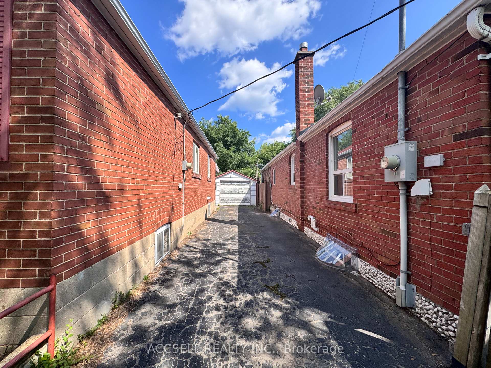 Photo 3 of 493 Dawes Road, Toronto, O'Connor-Parkview — HOMEH