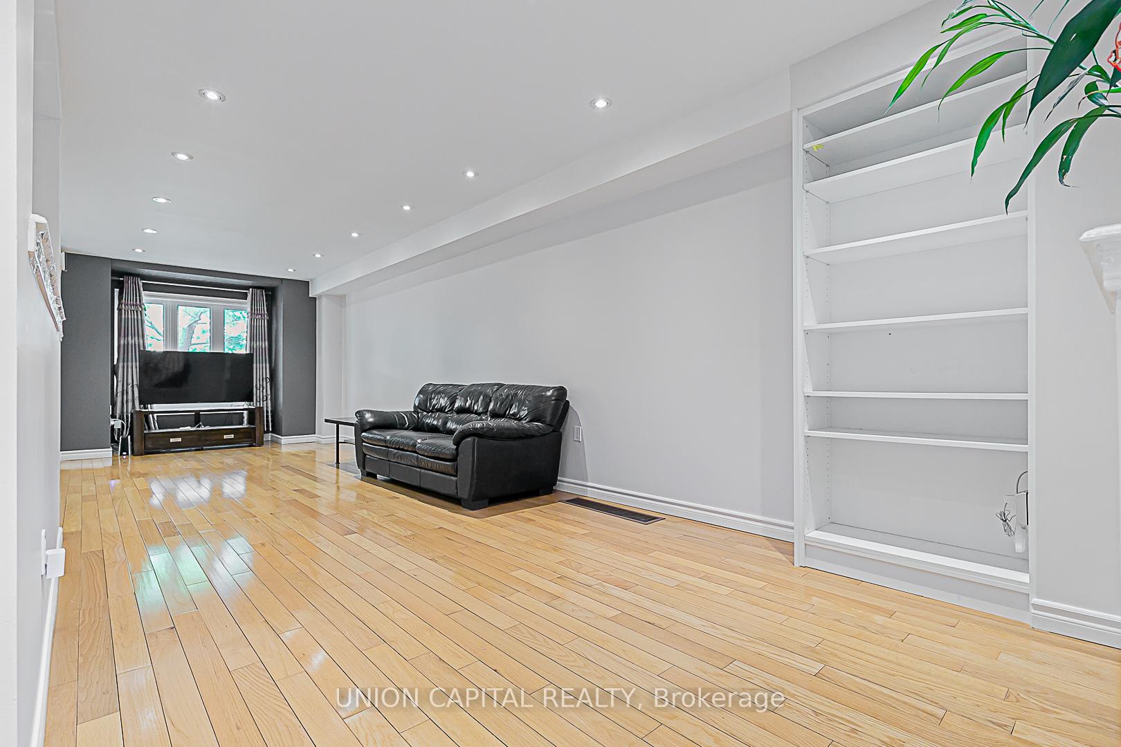 Photo 2 of 533 Bur Oak Avenue, Markham, Berczy — HOMEH