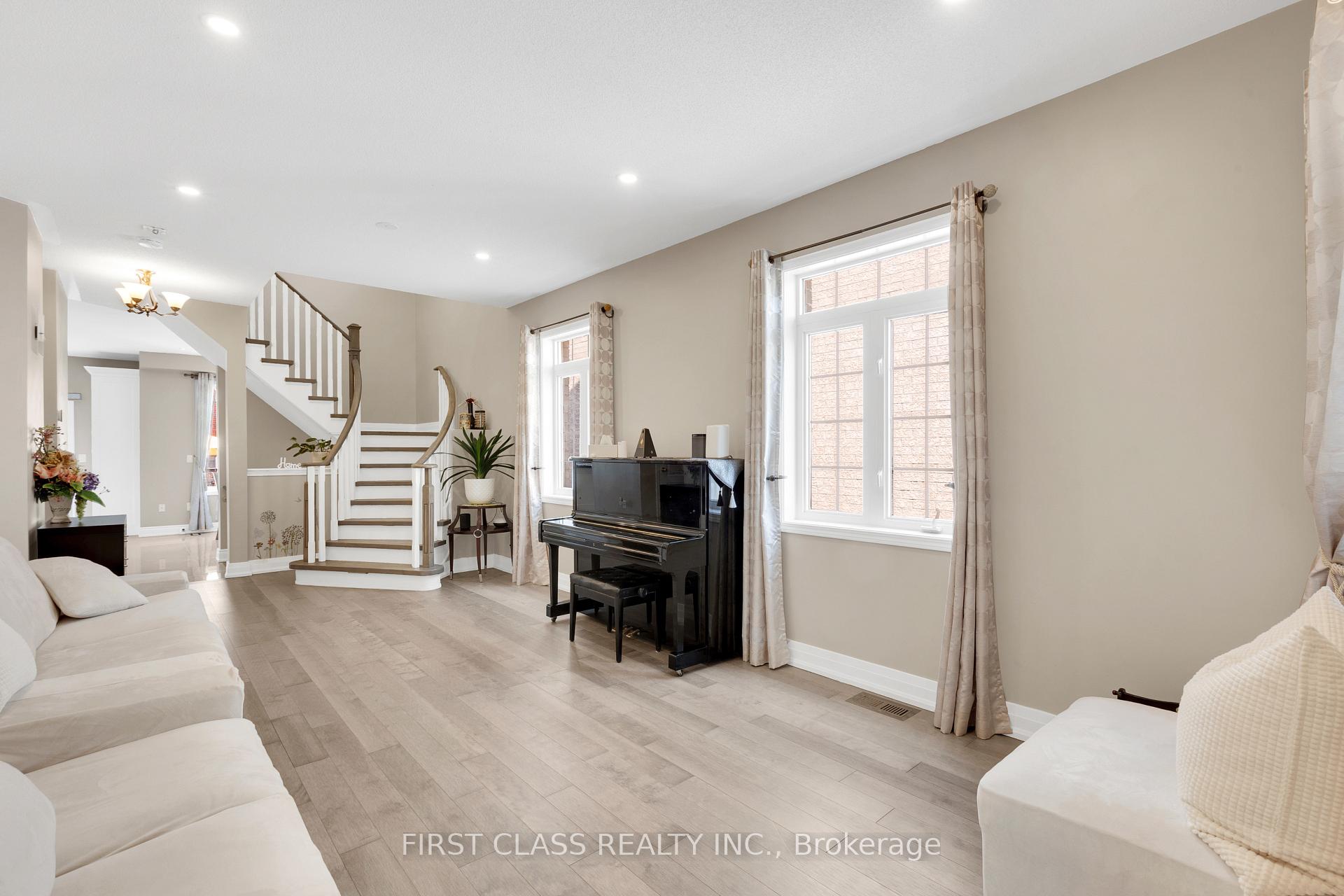 Photo 4 of 12 Charles Sturdy Road, Markham, Berczy — HOMEH