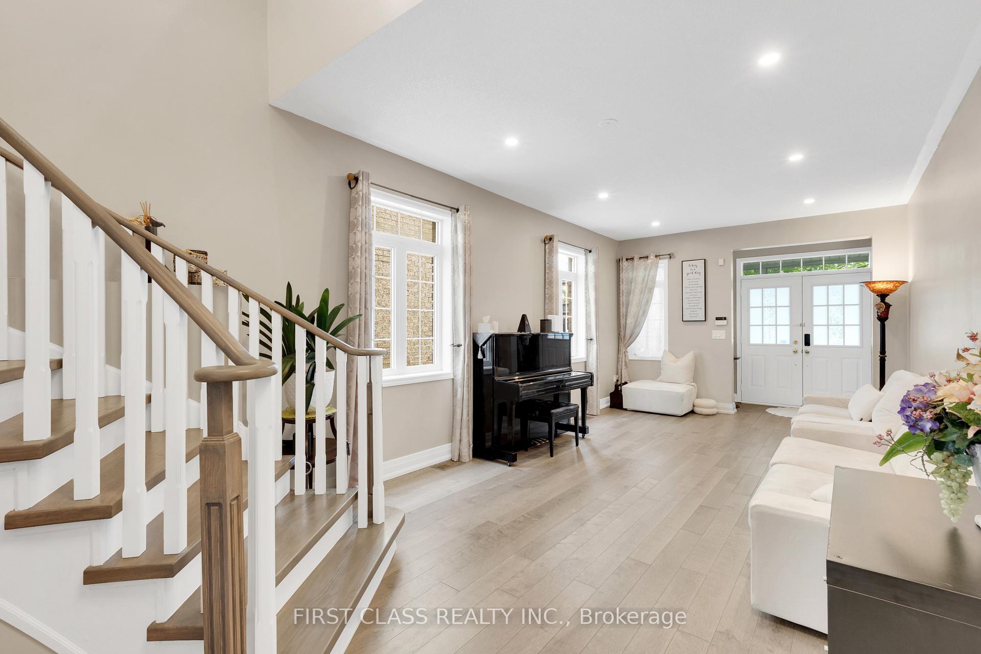 Photo 6 of 12 Charles Sturdy Road, Markham, Berczy — HOMEH