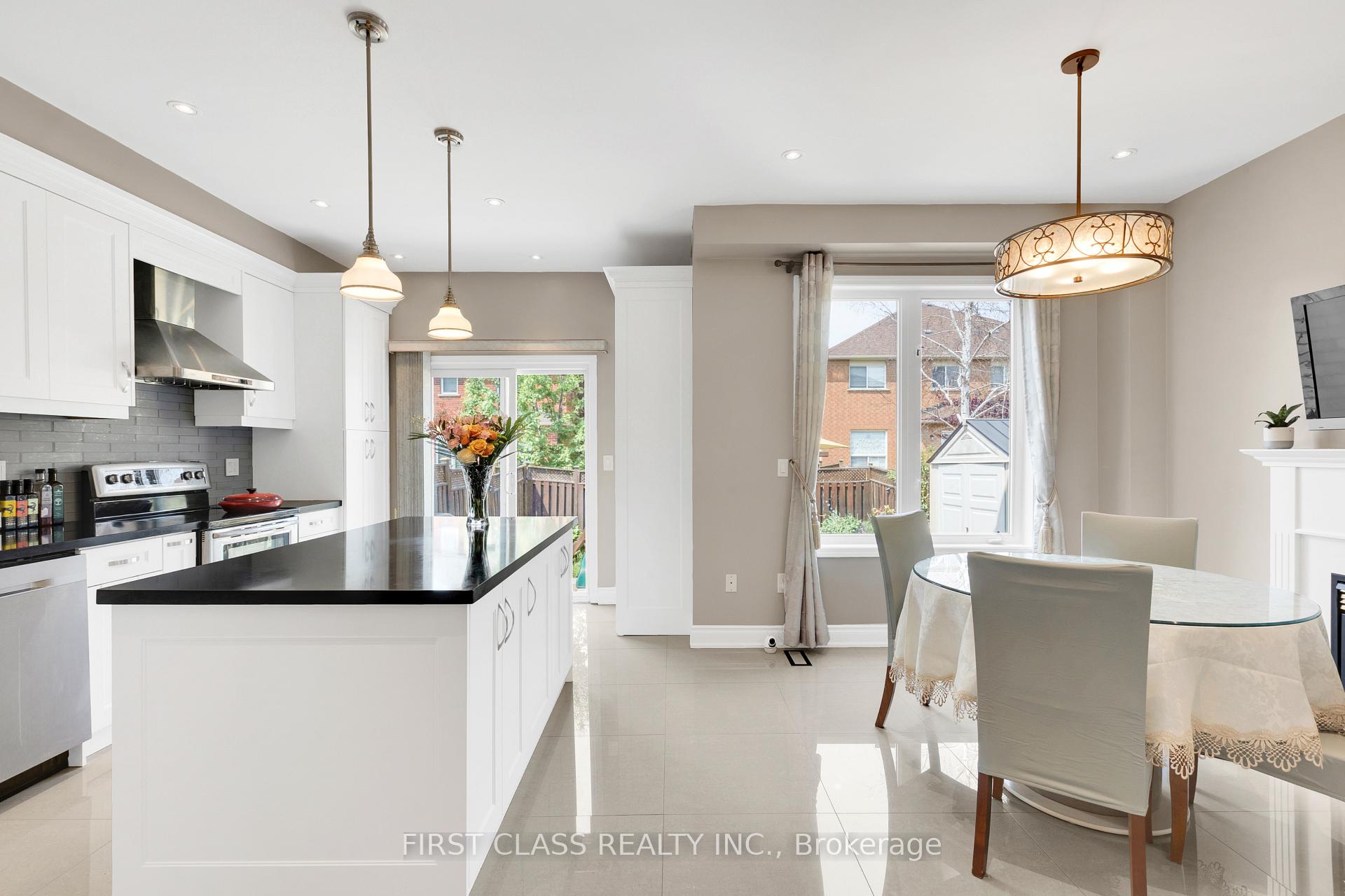 Photo 5 of 12 Charles Sturdy Road, Markham, Berczy — HOMEH