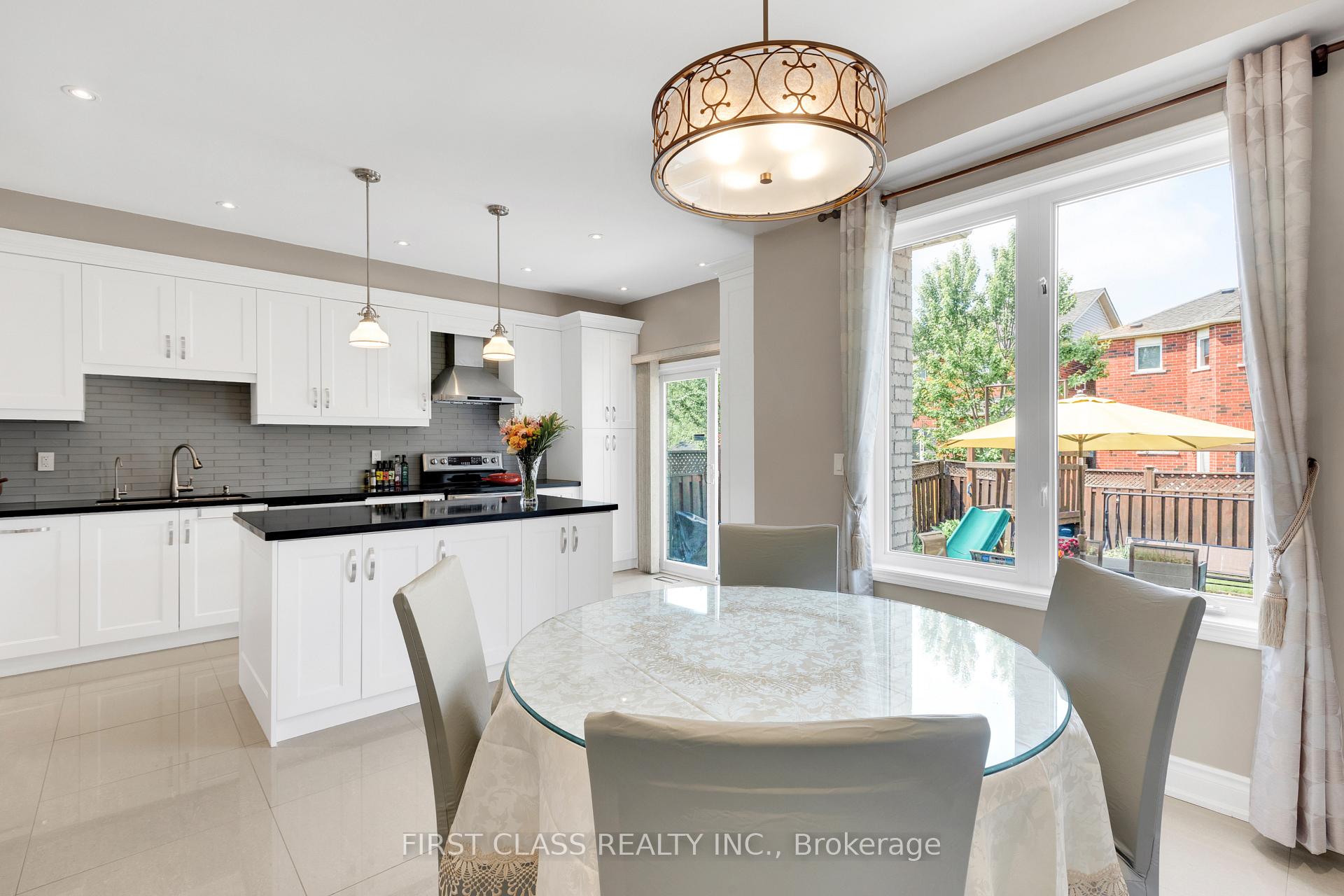 Photo 3 of 12 Charles Sturdy Road, Markham, Berczy — HOMEH