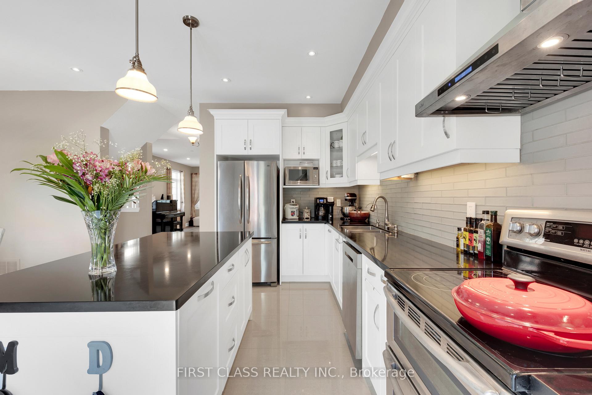Photo 7 of 12 Charles Sturdy Road, Markham, Berczy — HOMEH