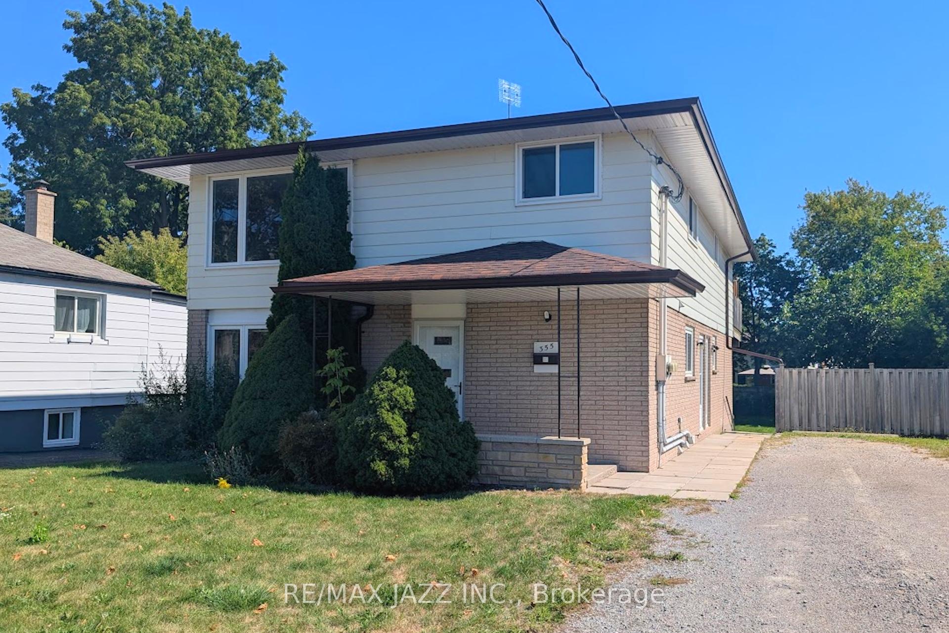 Front of 355 Oshawa Boulevard N