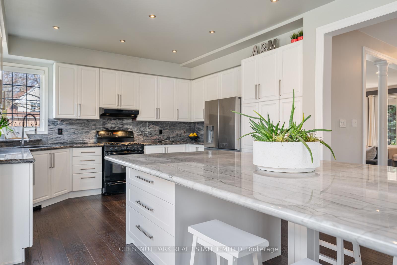 Photo 13 of 122 Herrema Boulevard, Uxbridge — HOMEH