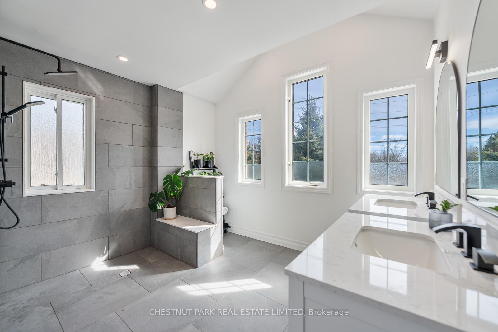 Photo 16 of 122 Herrema Boulevard, Uxbridge — HOMEH