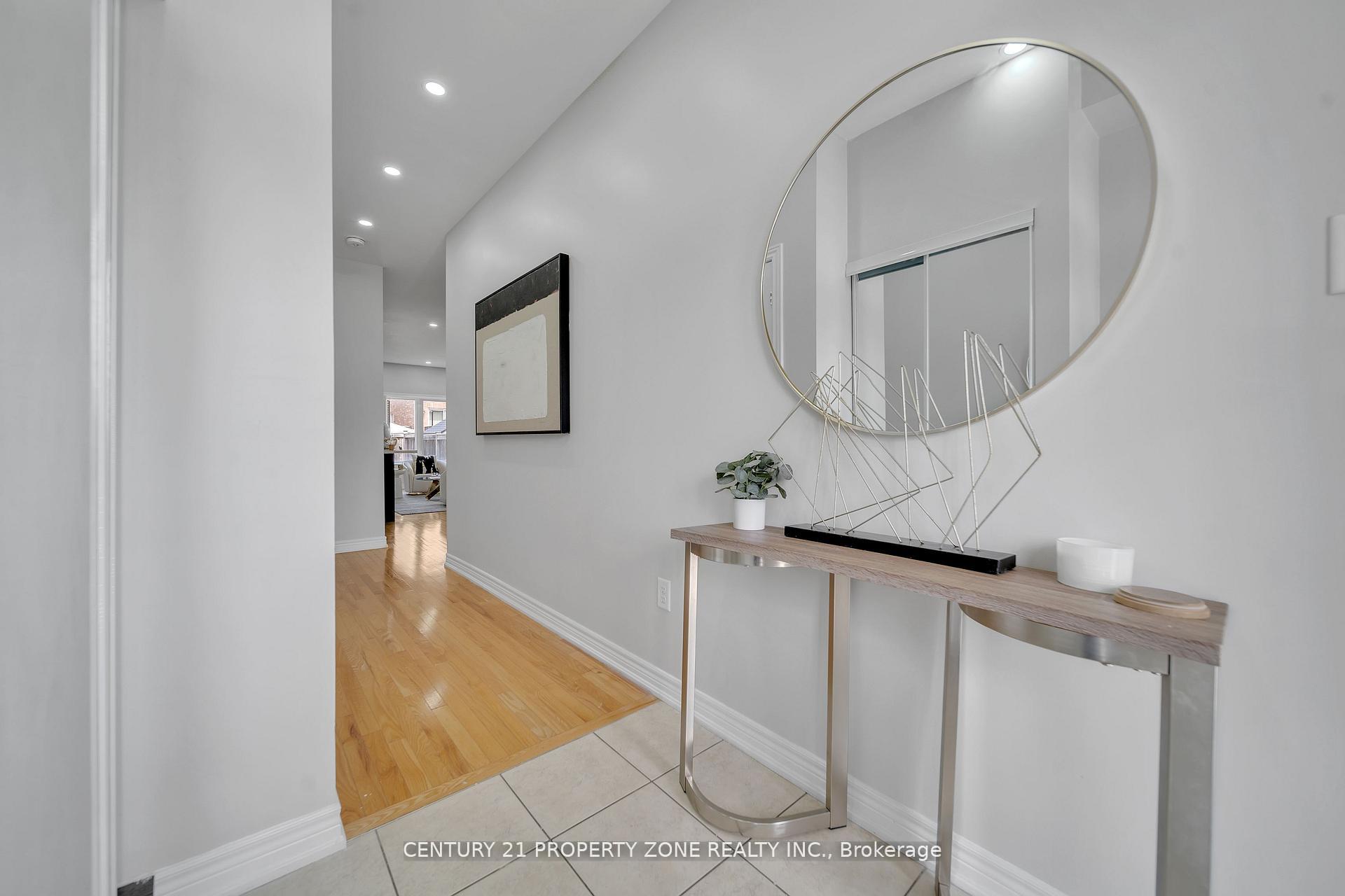 Photo 2 of 17 Crumlin Crescent, Brampton, Credit Valley — HOMEH