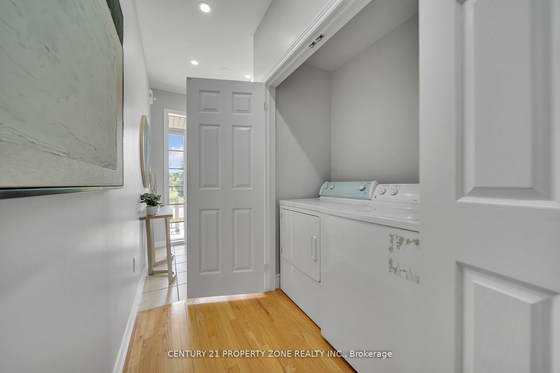 Photo 7 of 17 Crumlin Crescent, Brampton, Credit Valley — HOMEH