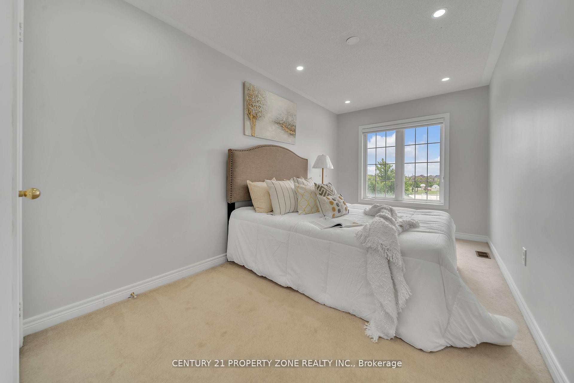 Photo 18 of 17 Crumlin Crescent, Brampton, Credit Valley — HOMEH