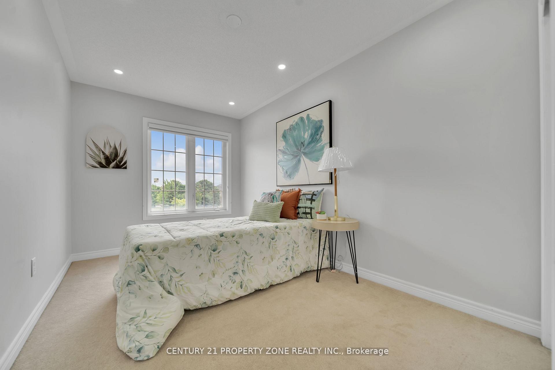 Photo 14 of 17 Crumlin Crescent, Brampton, Credit Valley — HOMEH